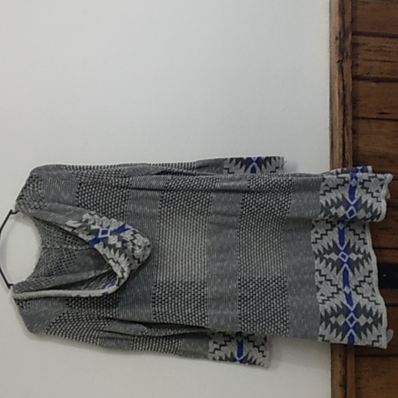 Ladies blue and gray indigenous theme cover-up. - Picture 3 of 6